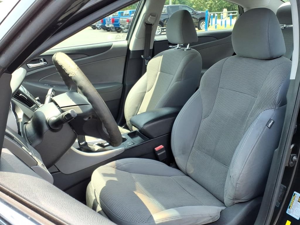 Used 2014 Phantom Black Metallic Hyundai GLS image 2
