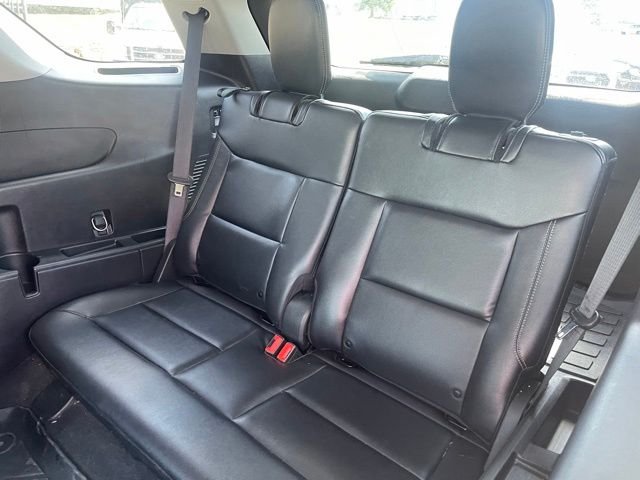 Used 2022 White Metallic Ford Limited image 5