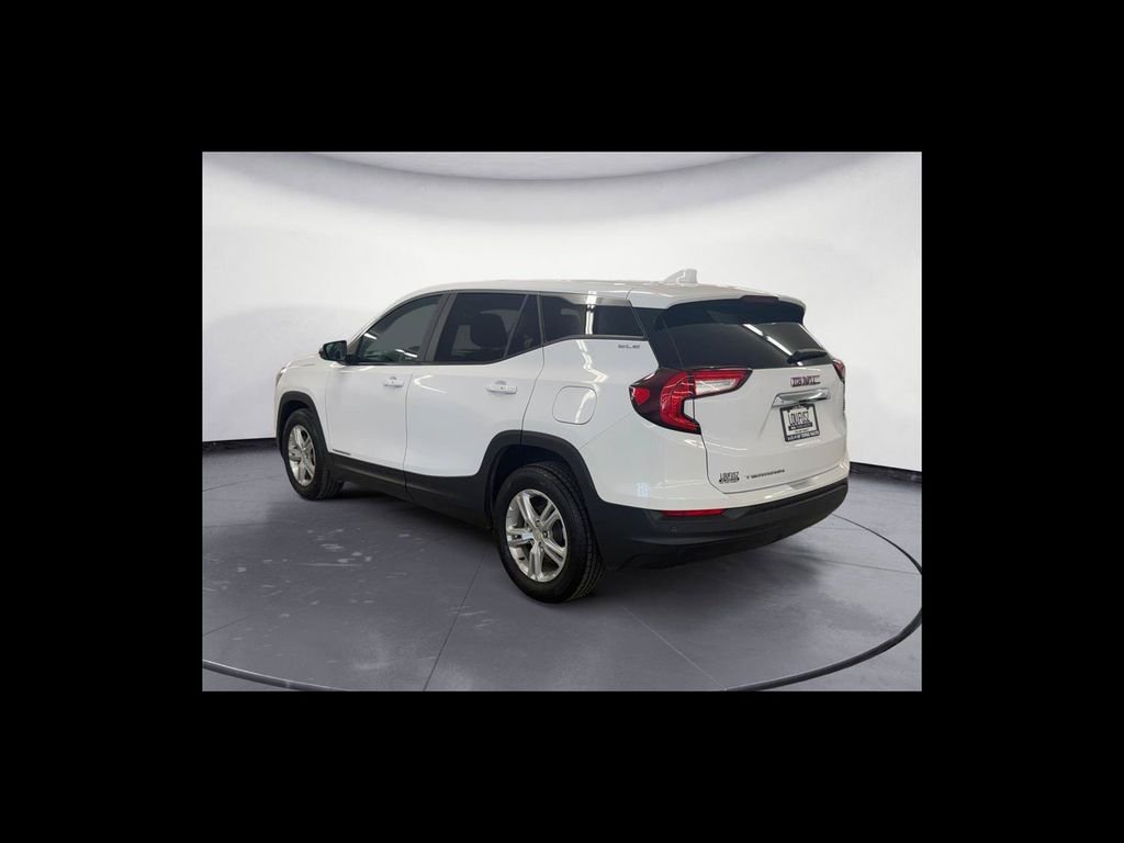 Used 2022 White GMC SLE image 4