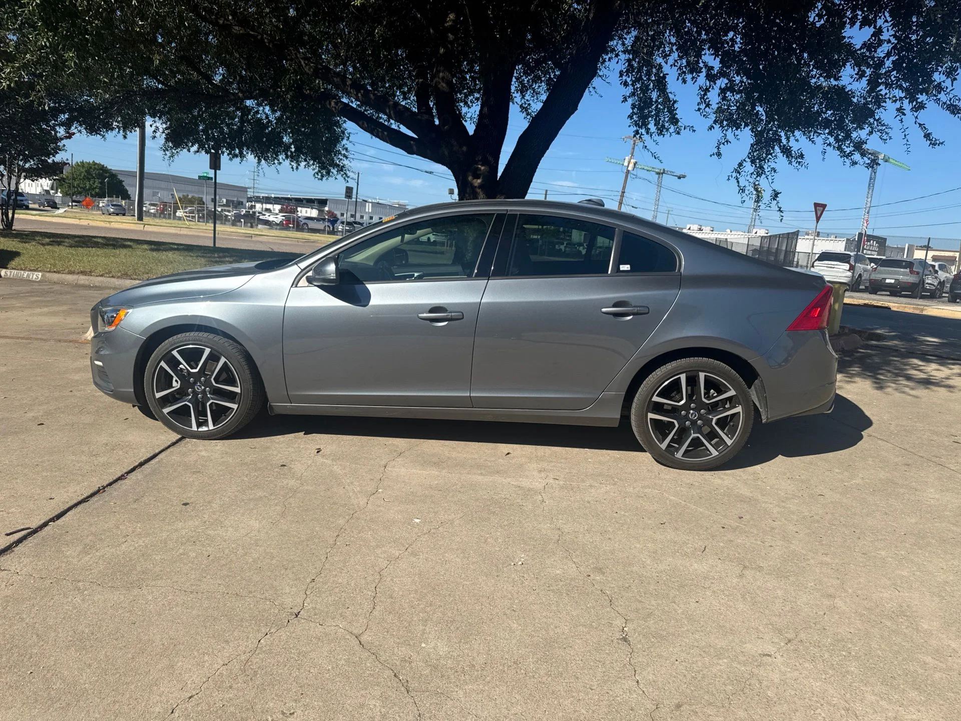 Used 2018 Gray Volvo T5 Dynamic image 8