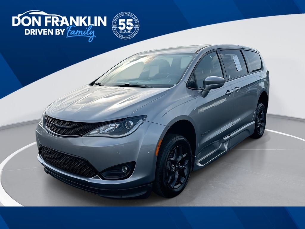 2019 Chrysler Pacifica Touring Plus's photo
