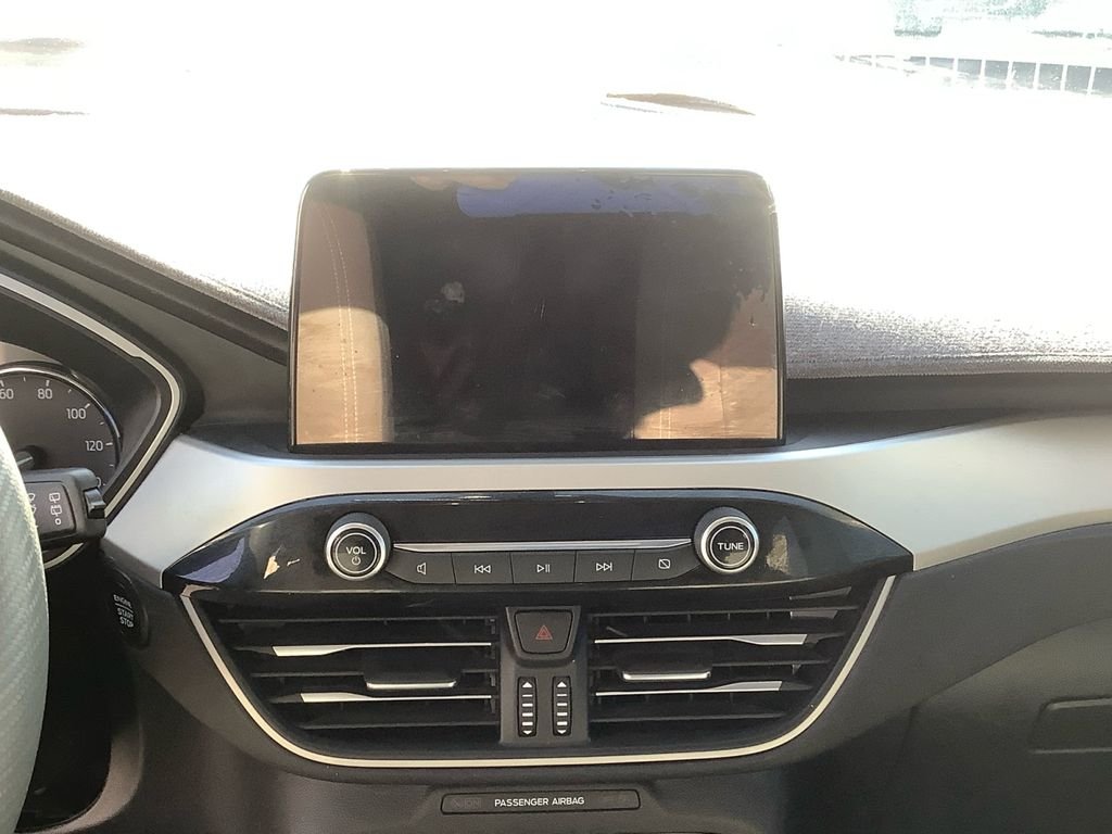 Used 2022 Red Ford SE image 11