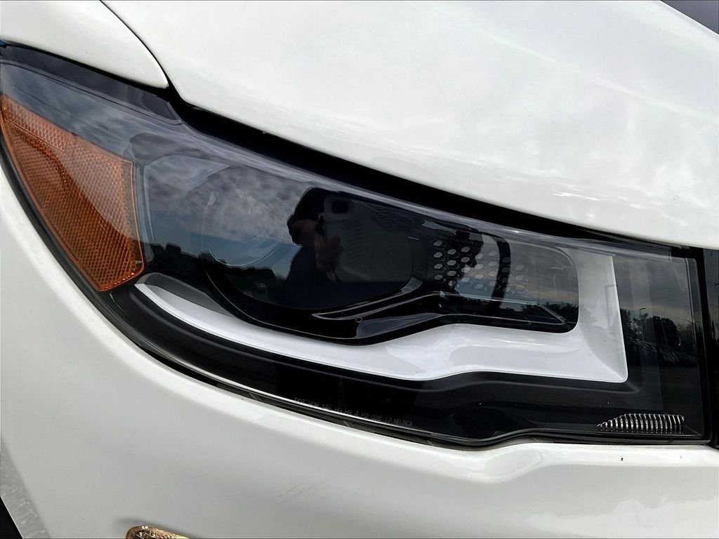 Used 2018 White Jeep Trailhawk image 35