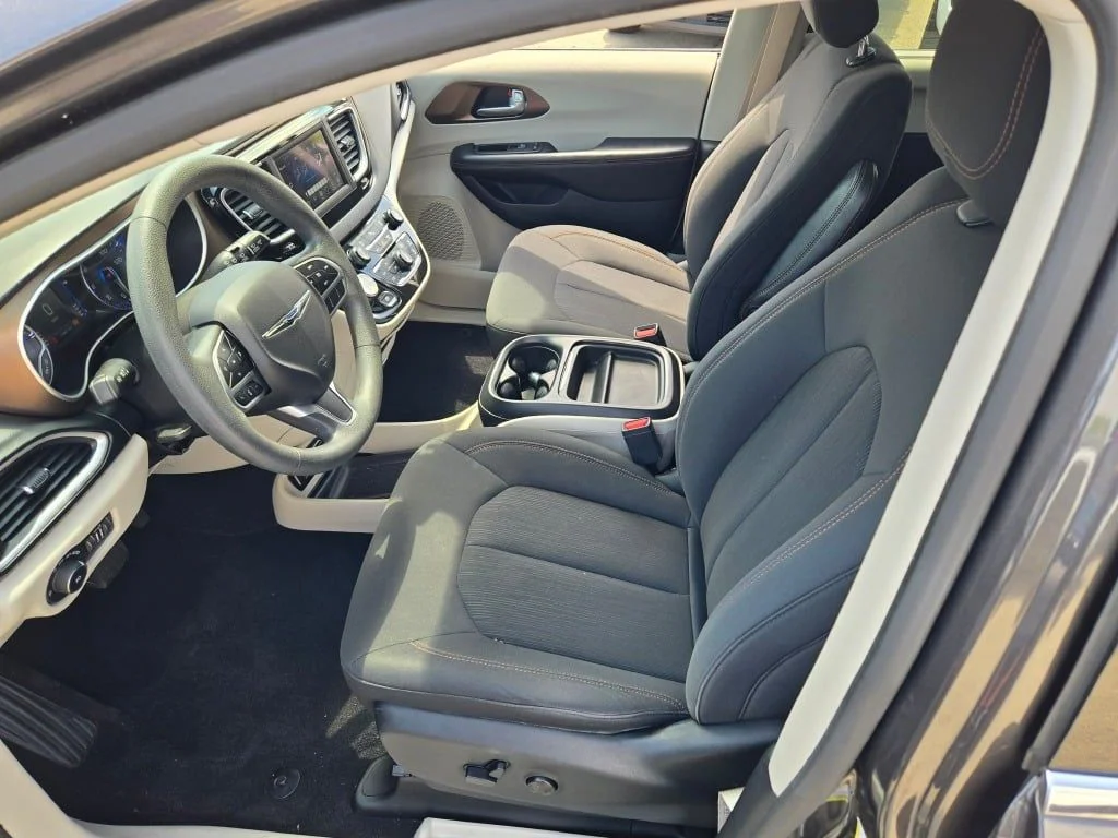 Used 2018 Gray Chrysler Touring Plus image 20