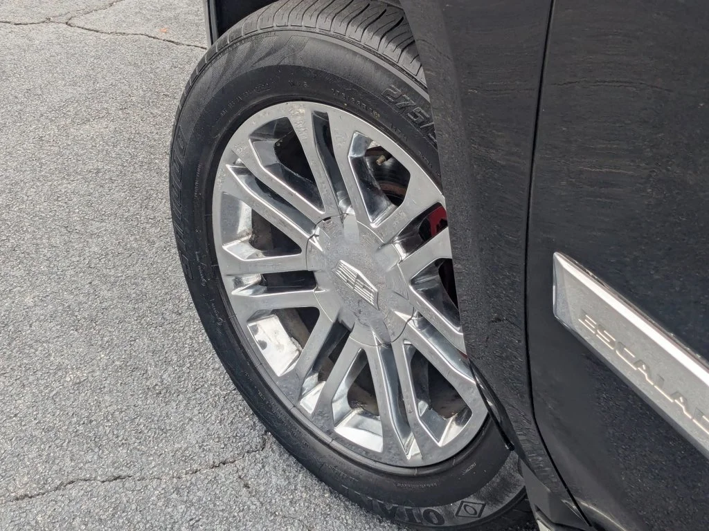 Used 2019 Black Raven Cadillac Luxury image 9