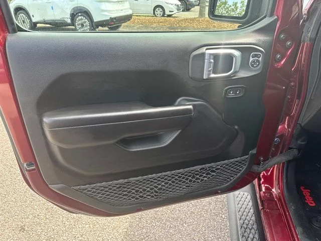 Used 2021  Jeep Sport image 26