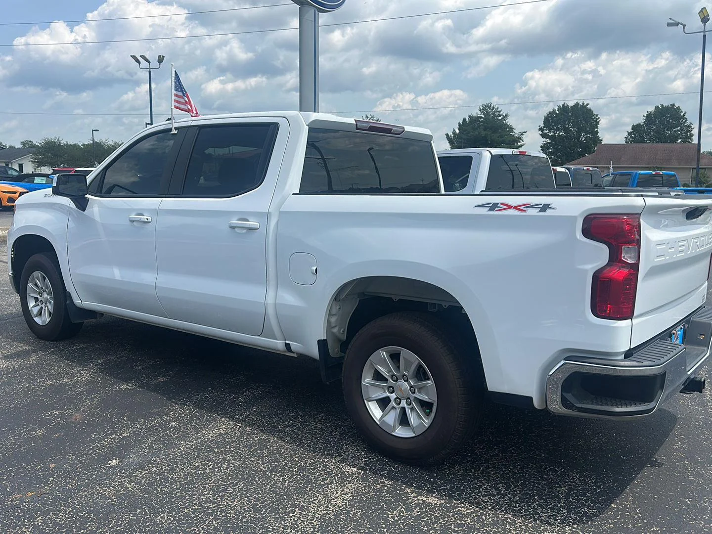 Used 2025 Summit White Chevrolet LT image 8
