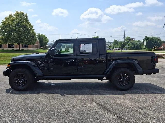 Used 2022 Black Jeep Sport image 6