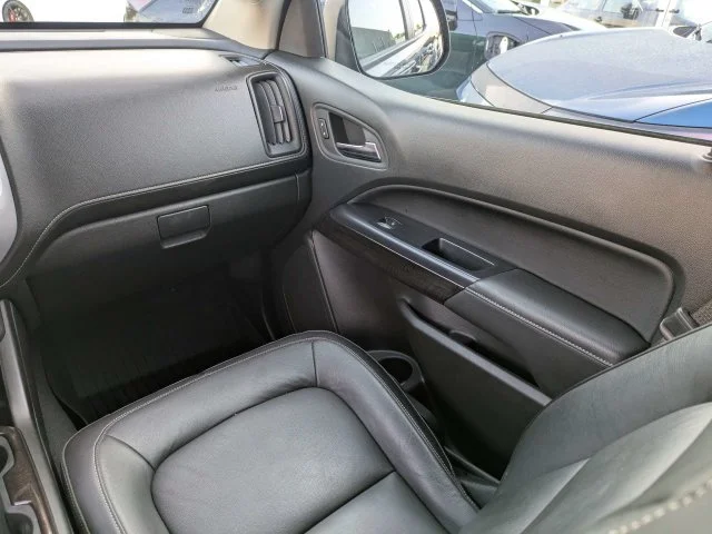 Used 2022 Gray GMC Elevation image 17