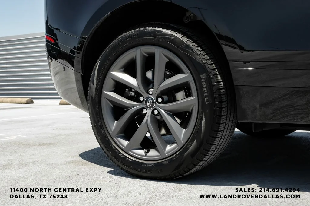 Used 2026 Black Land Rover Dynamic SE image 54
