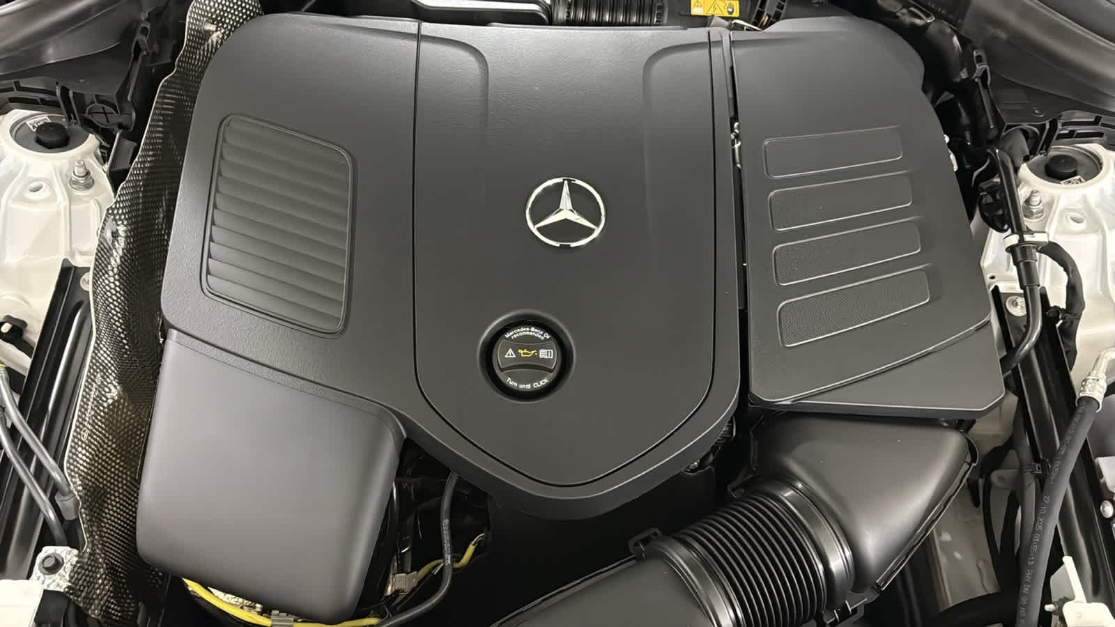New 2026 Polar White Mercedes-Benz GLC 300 image 13