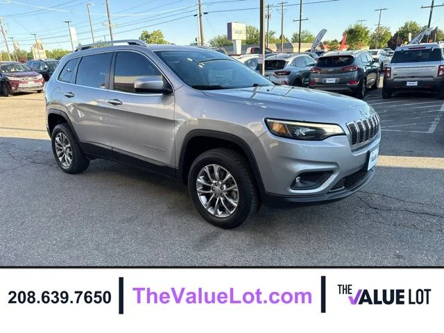 Used 2019 Silver Jeep Latitude Plus image 2