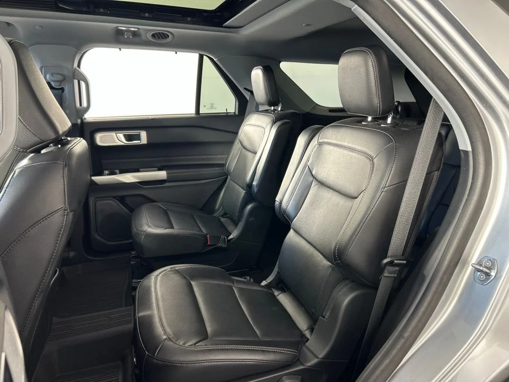 Used 2023 Silver Ford Limited image 30