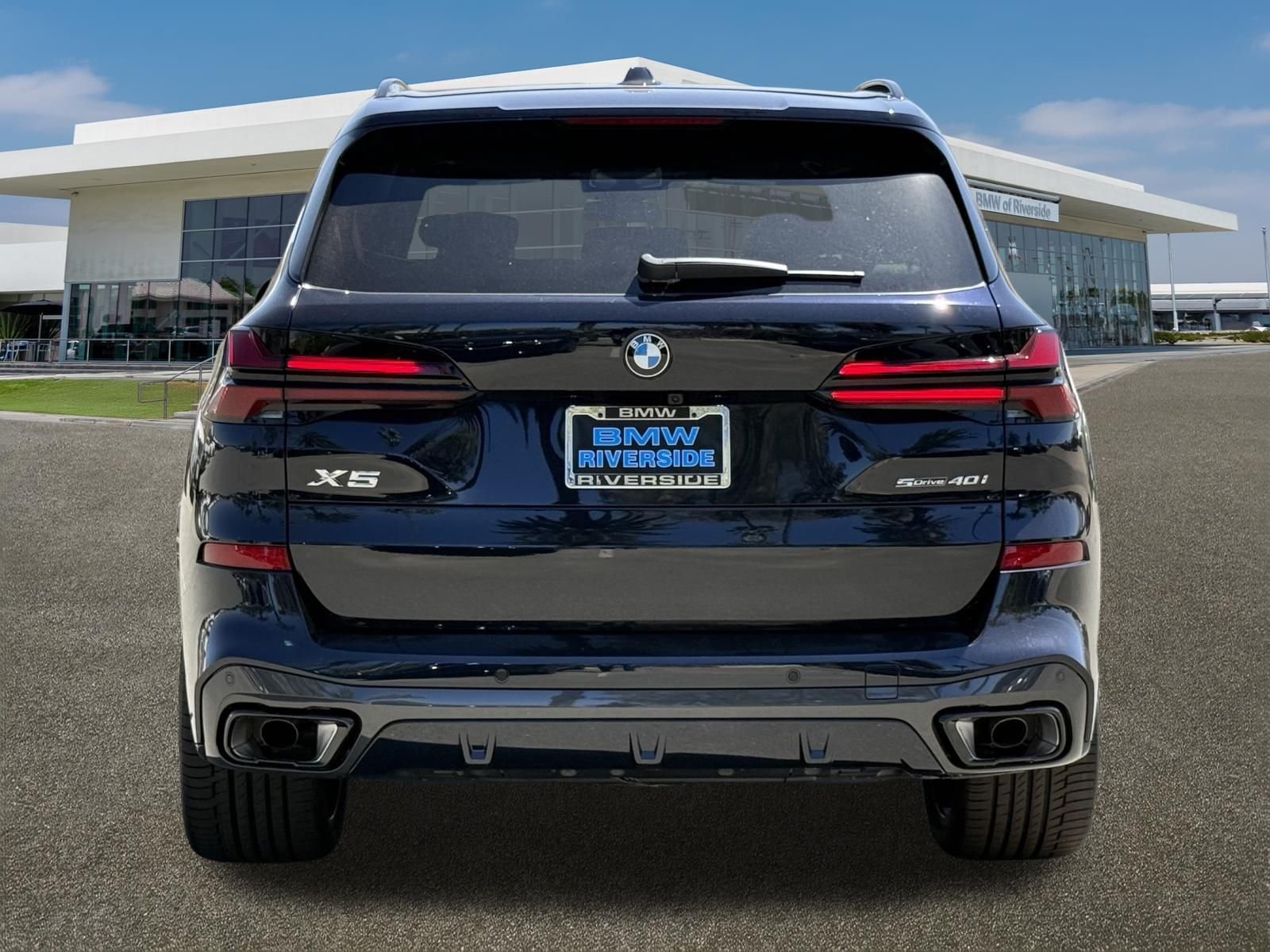New 2026 Carbon Black Metallic BMW sDrive40i image 9