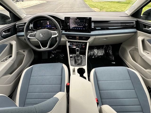 2025 Volkswagen Jetta SE - Photo 29