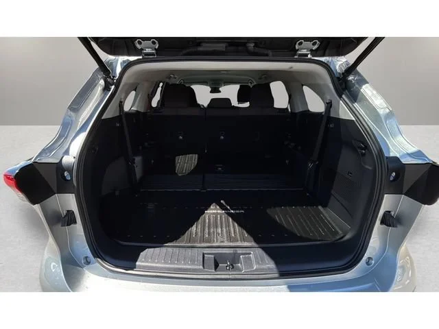 Used 2023  Toyota L image 31