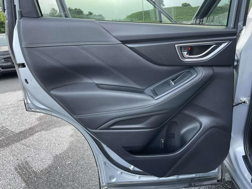 Used 2020 Ice Silver Metallic Subaru Limited image 2