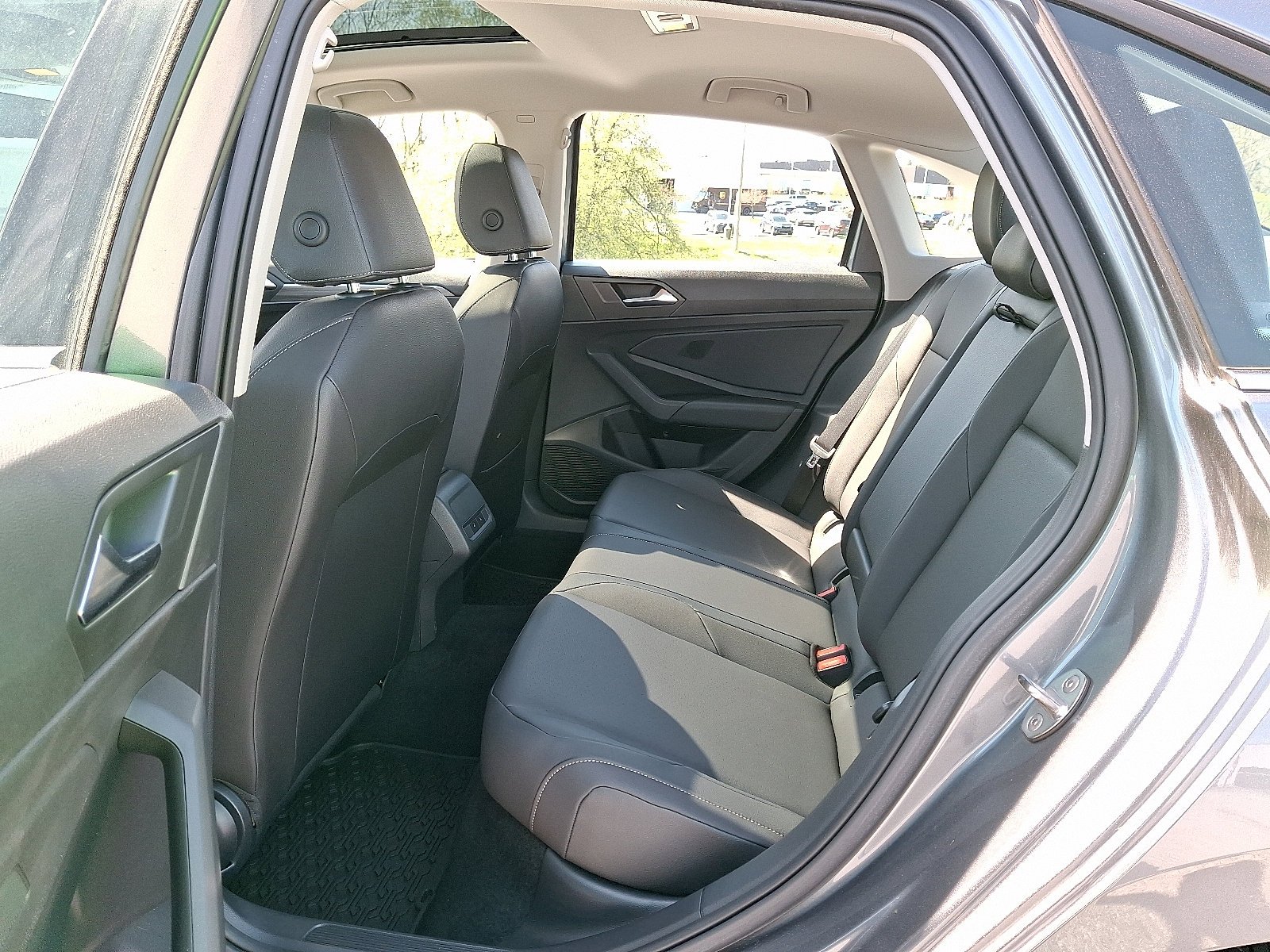 Used 2020 Platinum Gray Metallic Volkswagen SEL image 11