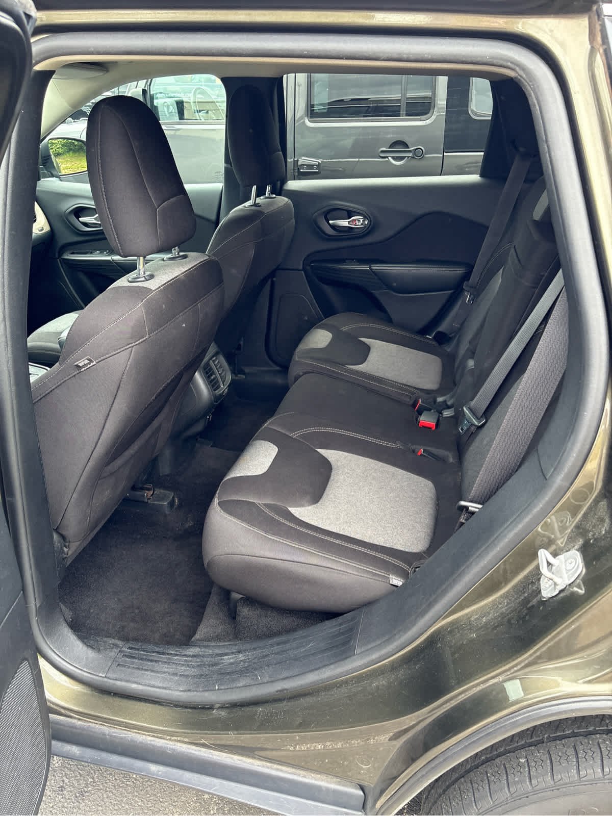 Used 2014 Eco Green Pearlcoat Jeep Latitude image 7