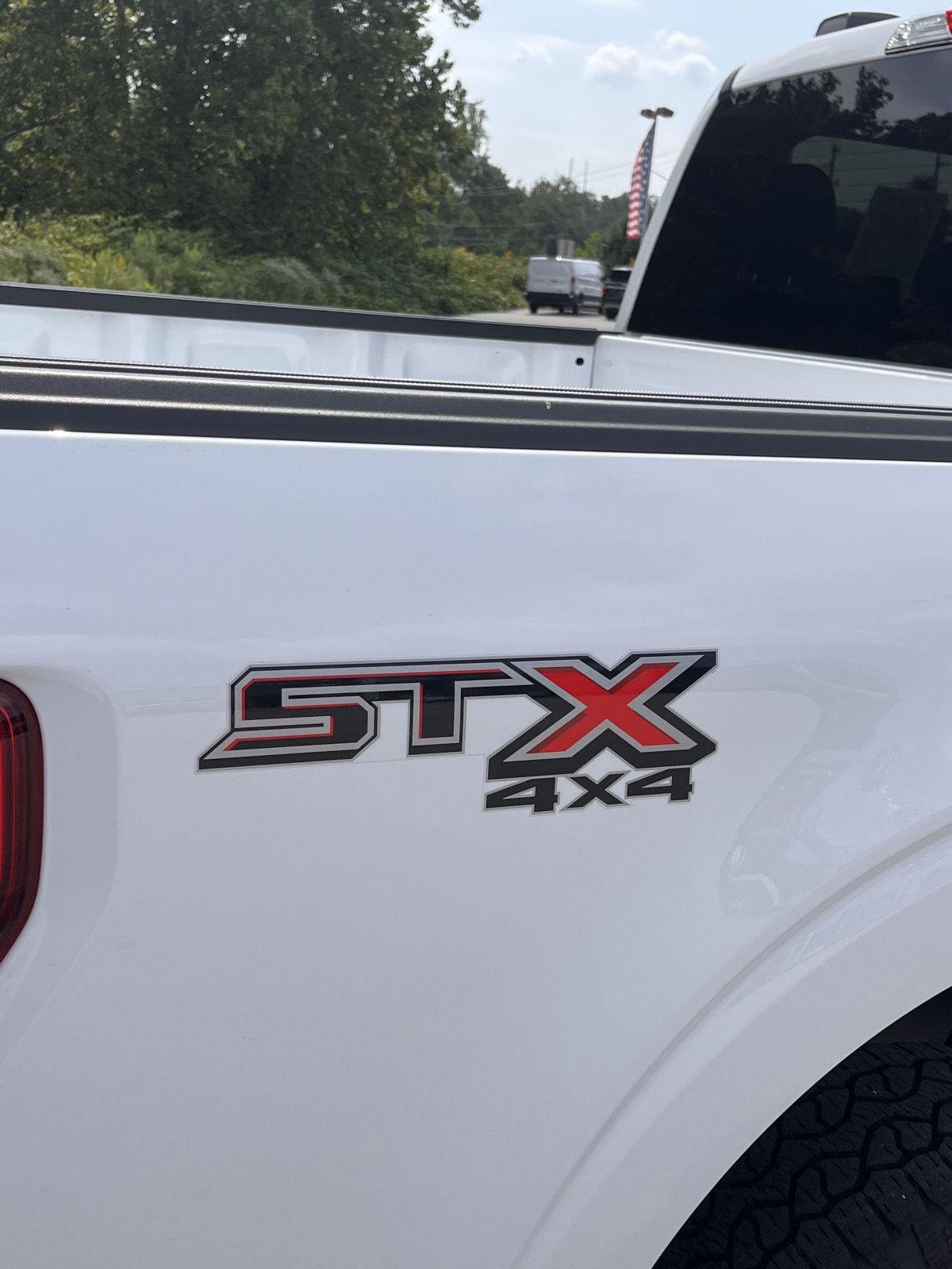 Used 2023 Oxford White Ford XL image 17