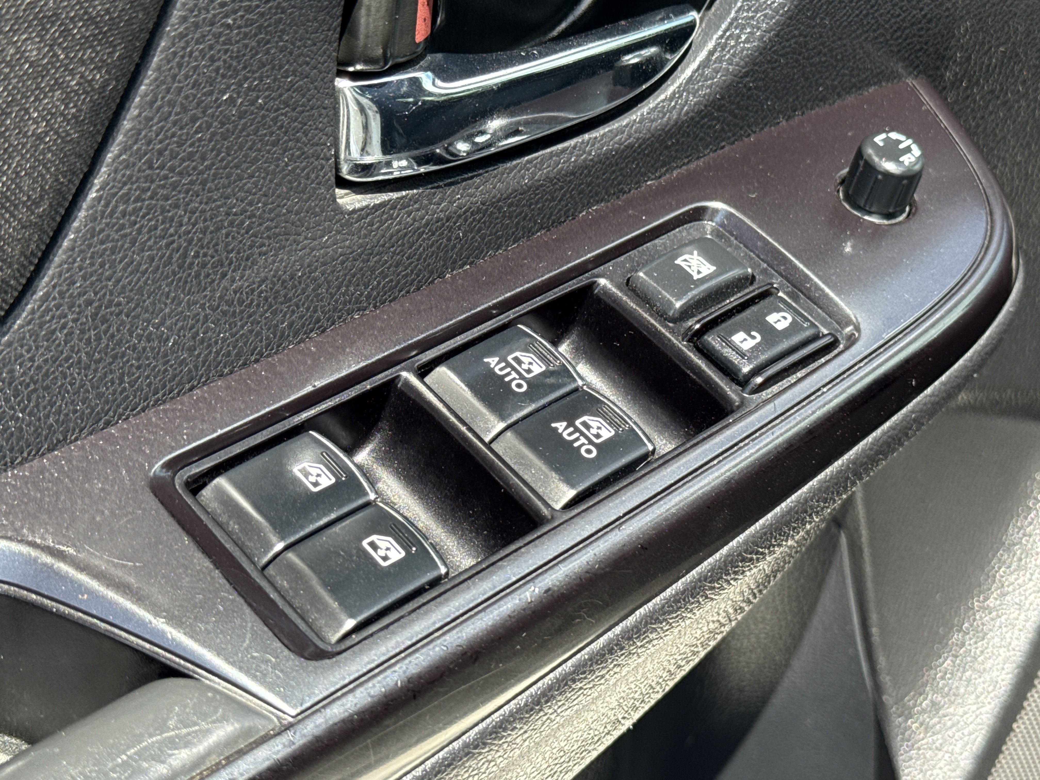 Used 2018 Crystal White Pearl Subaru Base image 29