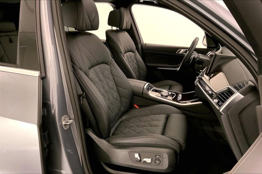 Certified Used 2026 Skyscraper Grey Metallic BMW  image 6