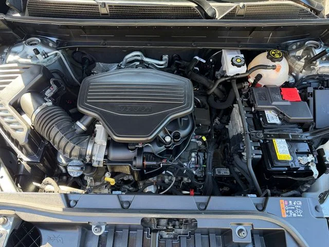 Used 2023  GMC SLT image 16