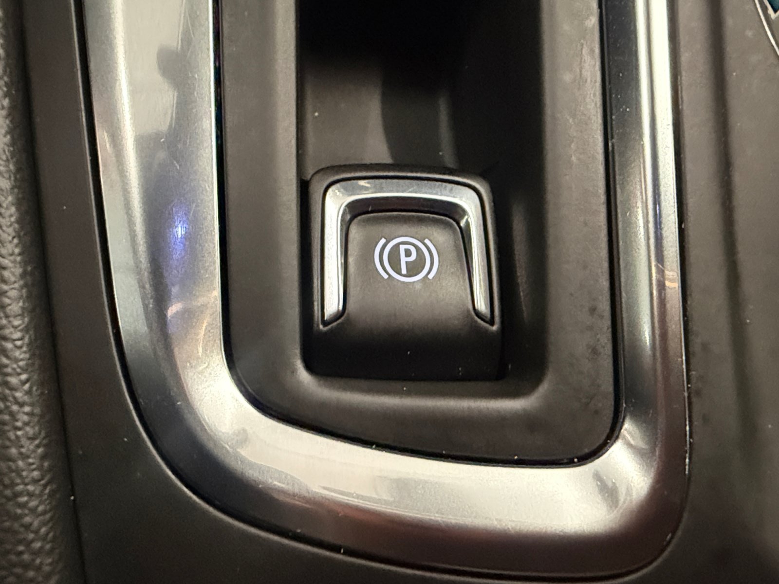 Used 2024 Summit White Chevrolet LT image 31