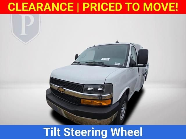 New 2025 Summit White Chevrolet 1WT image 13