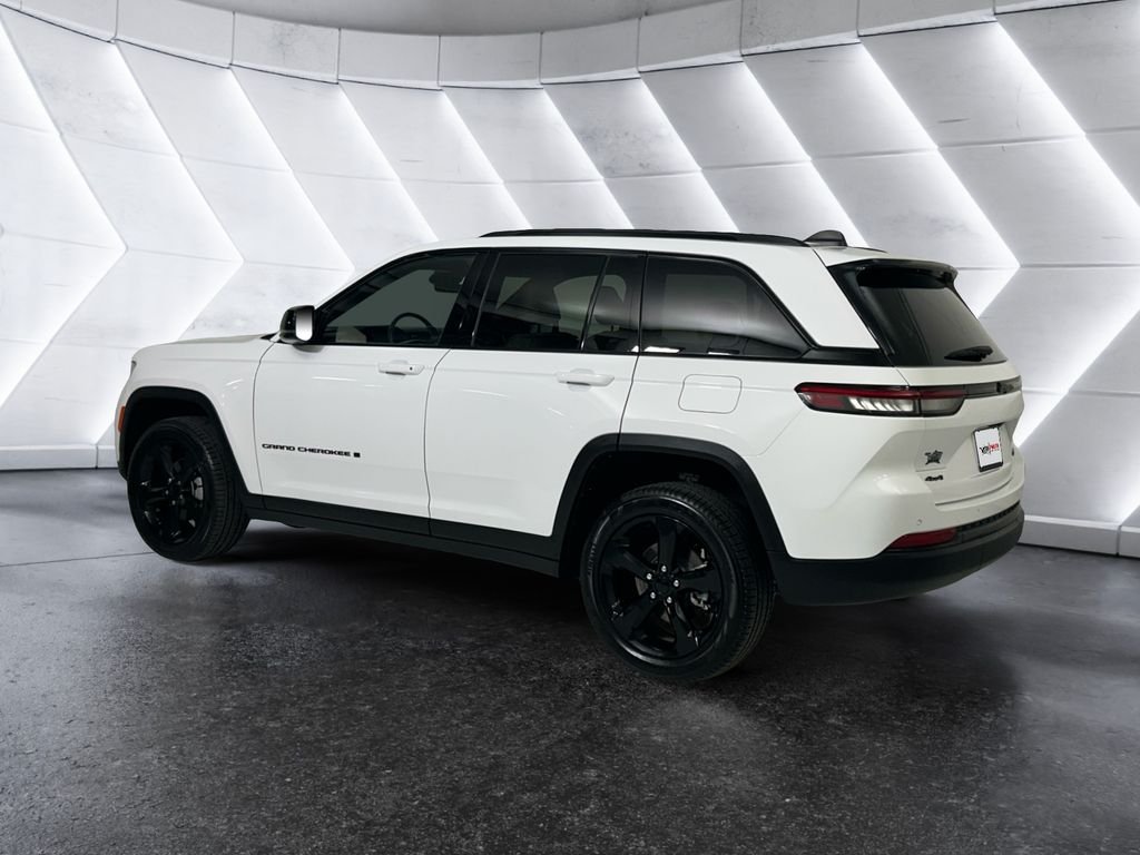 Used 2025 White Jeep Limited image 6