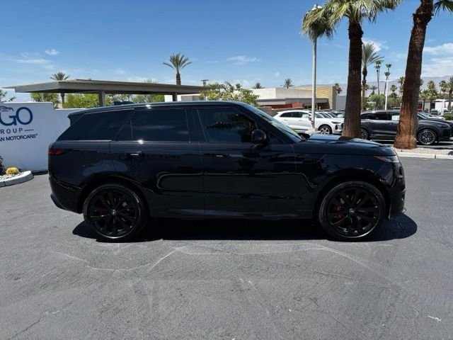 Used 2025 Santorini Black Metallic Land Rover Dynamic SE image 4