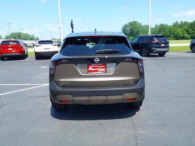 Used 2025 Brown Nissan SV image 4