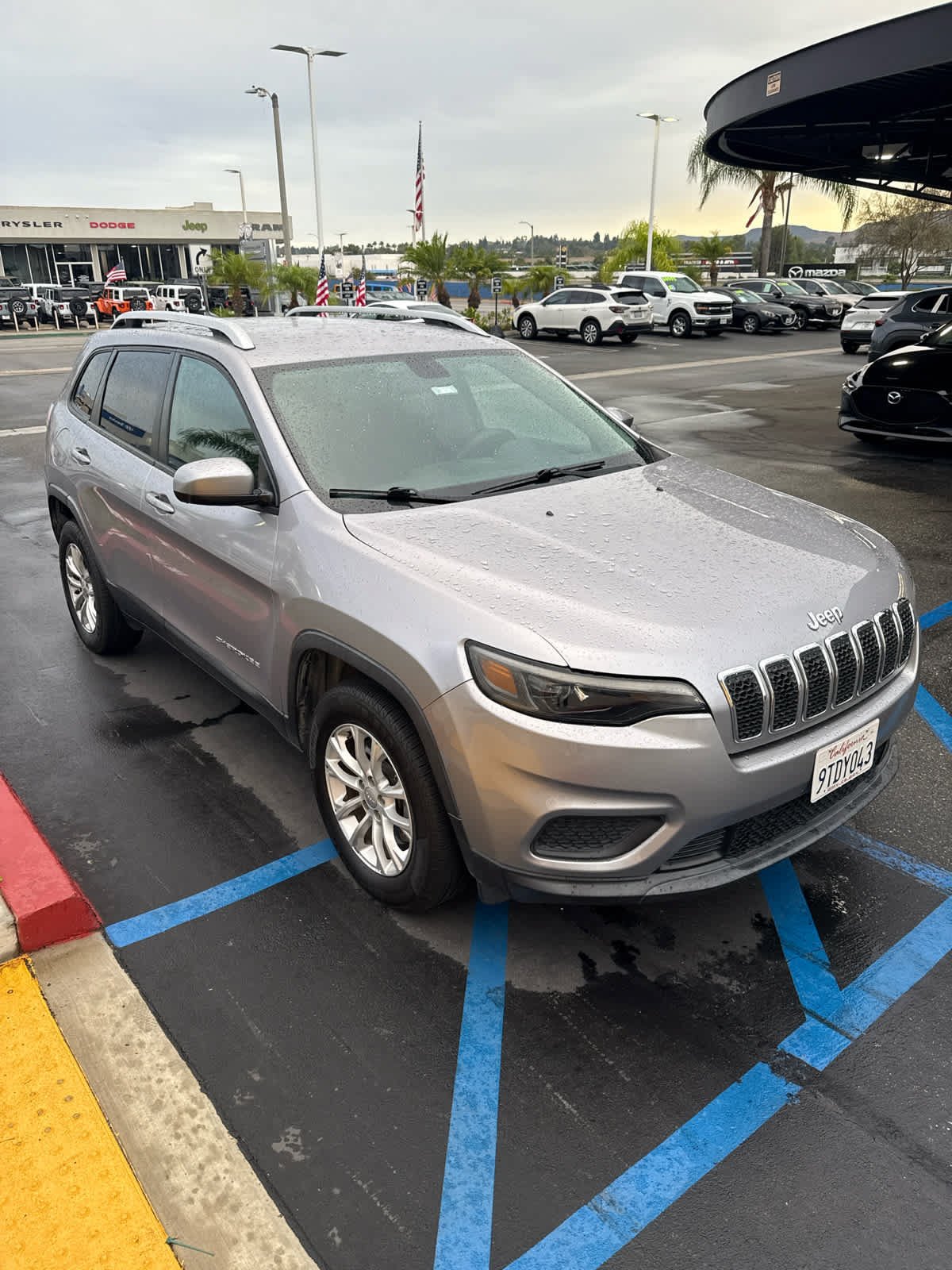 Used 2020 Billet Silver Metallic Clearcoat Jeep Latitude image 3
