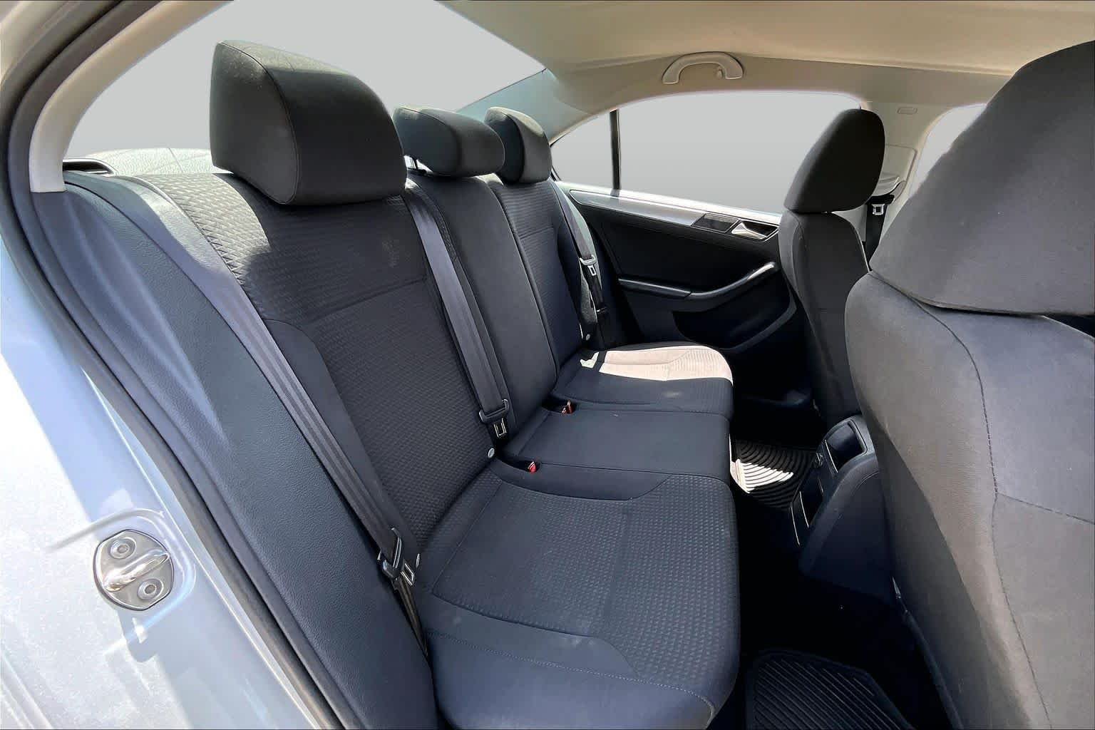 Used 2015 Moonrock Silver Metallic Volkswagen 1.8T SE image 21