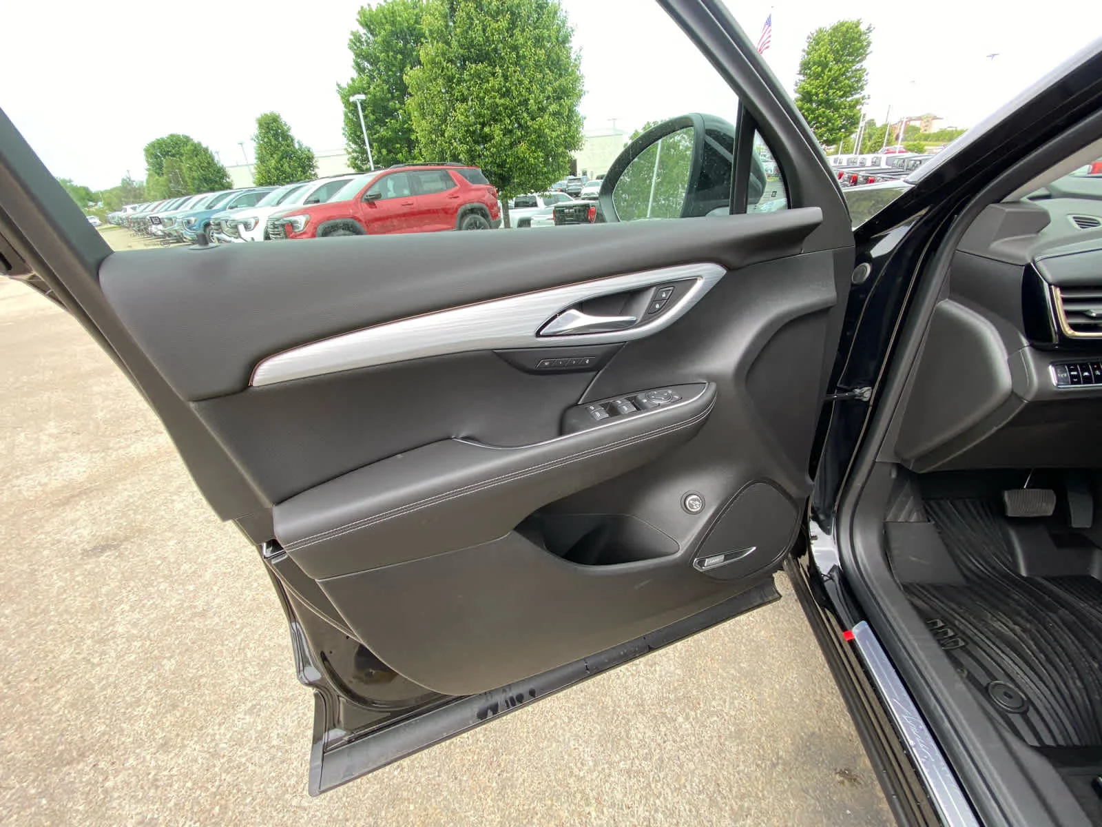 New 2026 Ebony Twilight Metallic Buick Avenir image 6