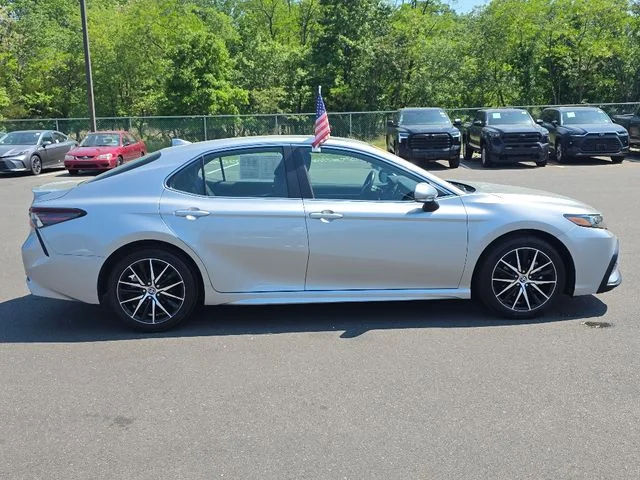 2024 Toyota Camry SE - Photo 8
