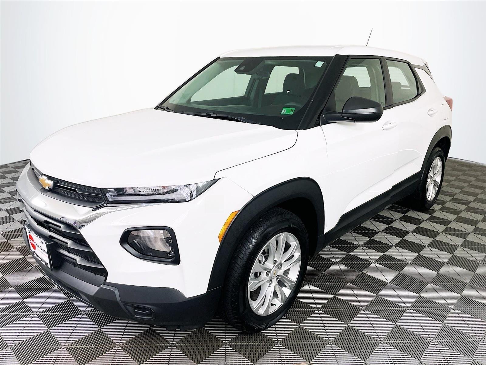 Used 2023 Summit White Chevrolet LS image 3
