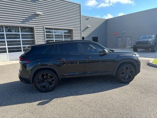 Used 2024  Volkswagen 2.0T SEL R-Line image 3