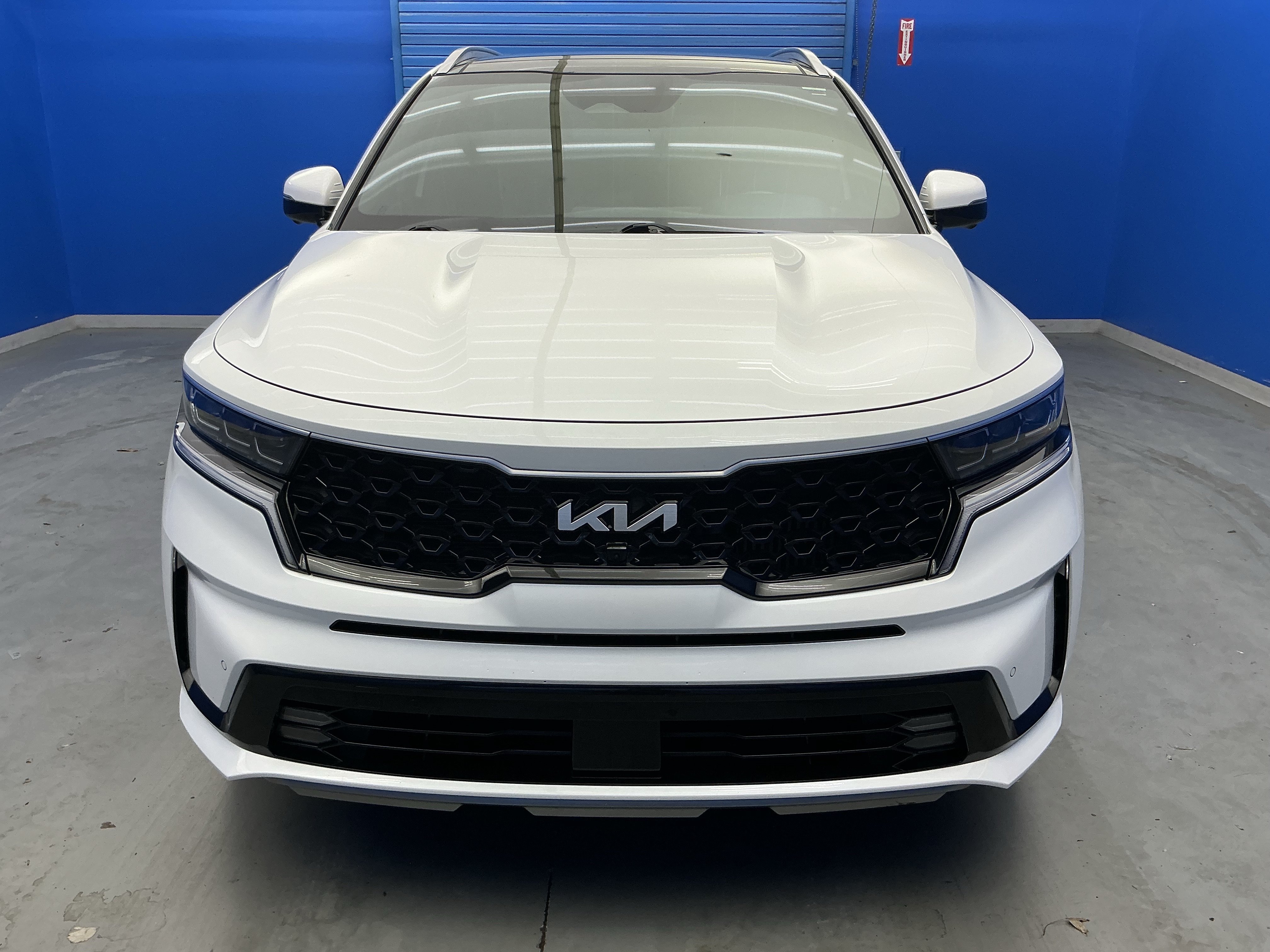 Used 2022 Snow White Pearl Kia SX Prestige image 3