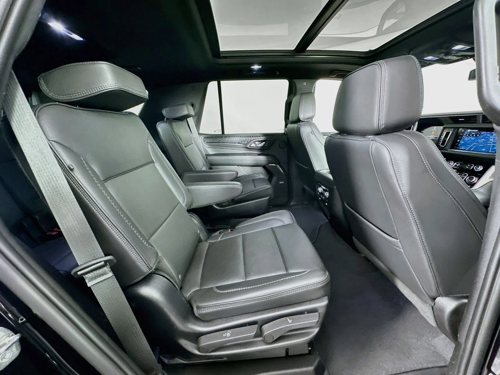 Used 2023 Onyx Black GMC Denali image 31