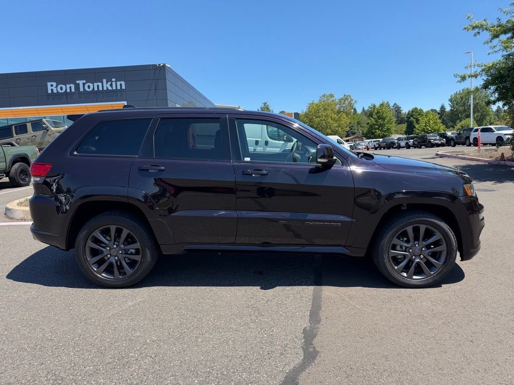 Used 2018 Sangria Metallic Clearcoat Jeep Overland image 19