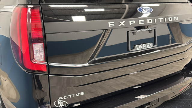 Used 2025 Agate Black Metallic Ford Active image 42