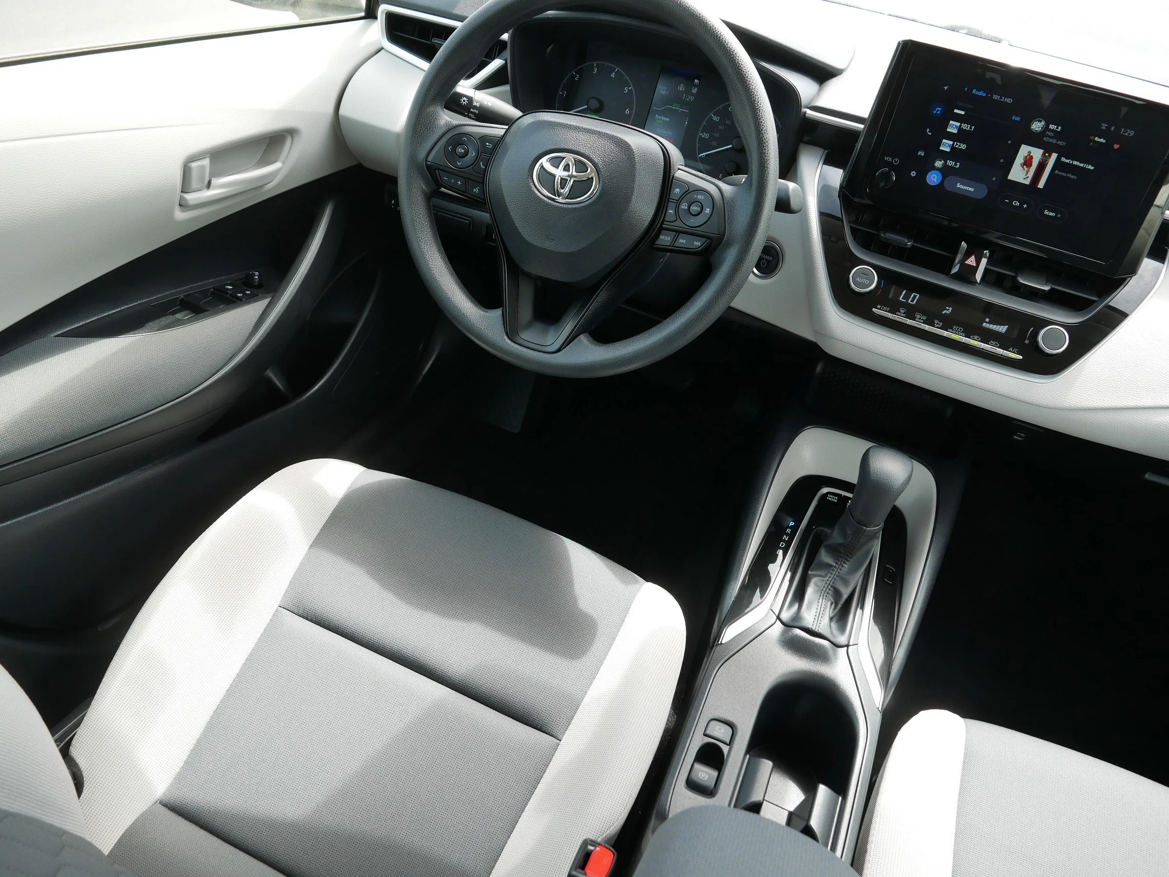 Used 2023 Ice Cap Toyota Hybrid LE image 9