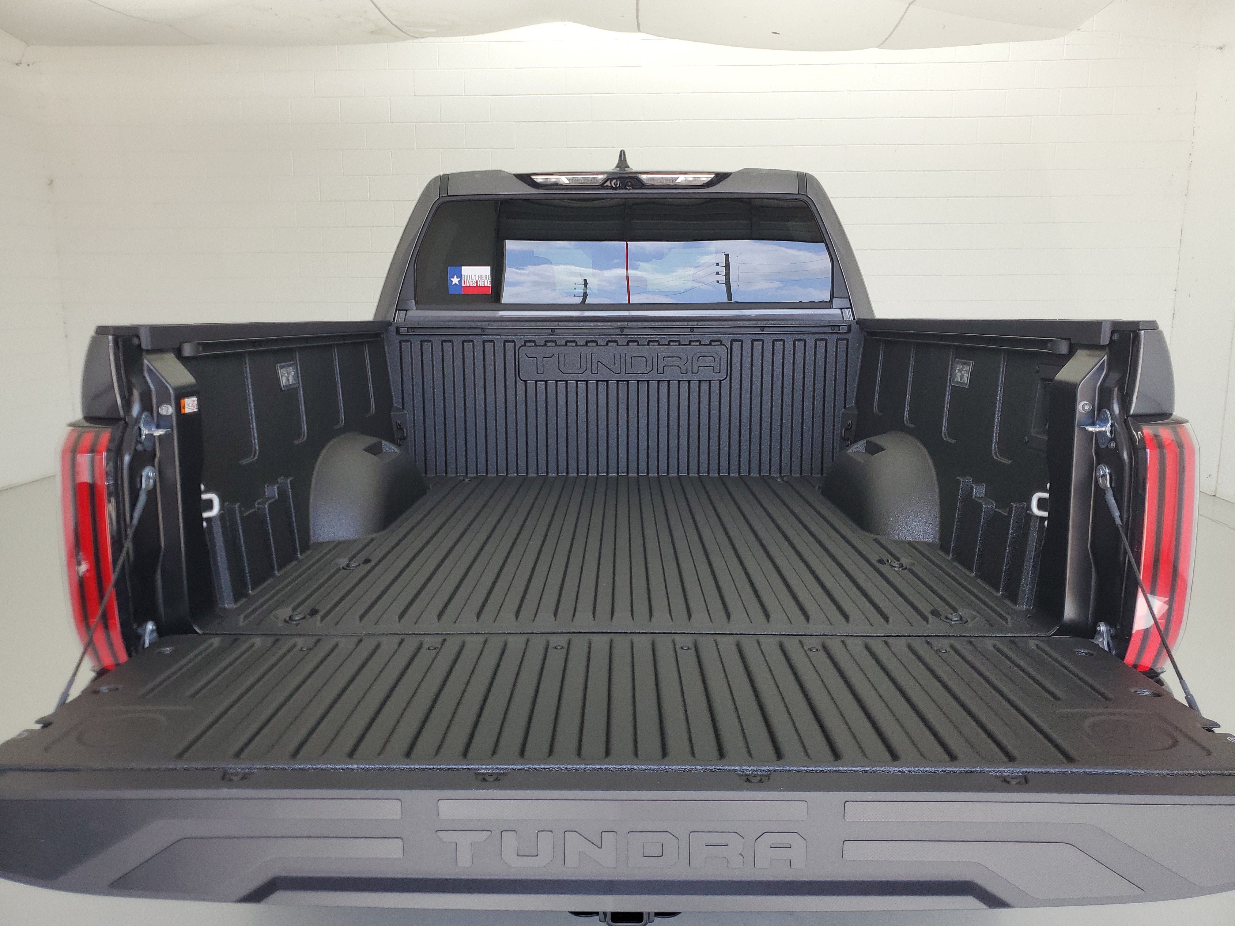 New 2026 Magnetic Gray Metallic Toyota  Platinum image 10