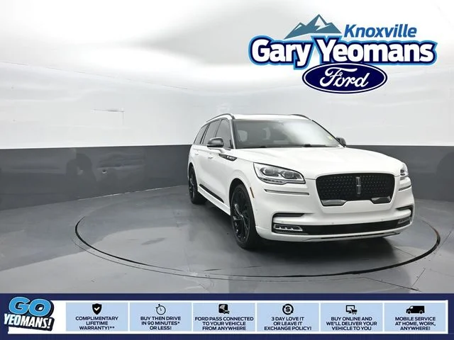 Used 2022 White Lincoln Reserve image 1