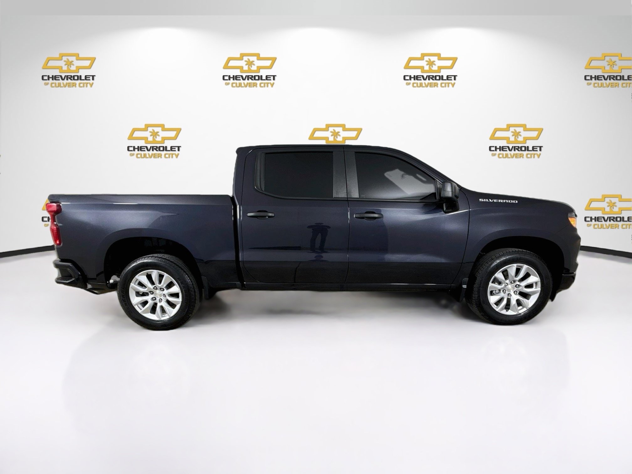Used 2022 DARK ASH METALLIC Chevrolet Custom image 9