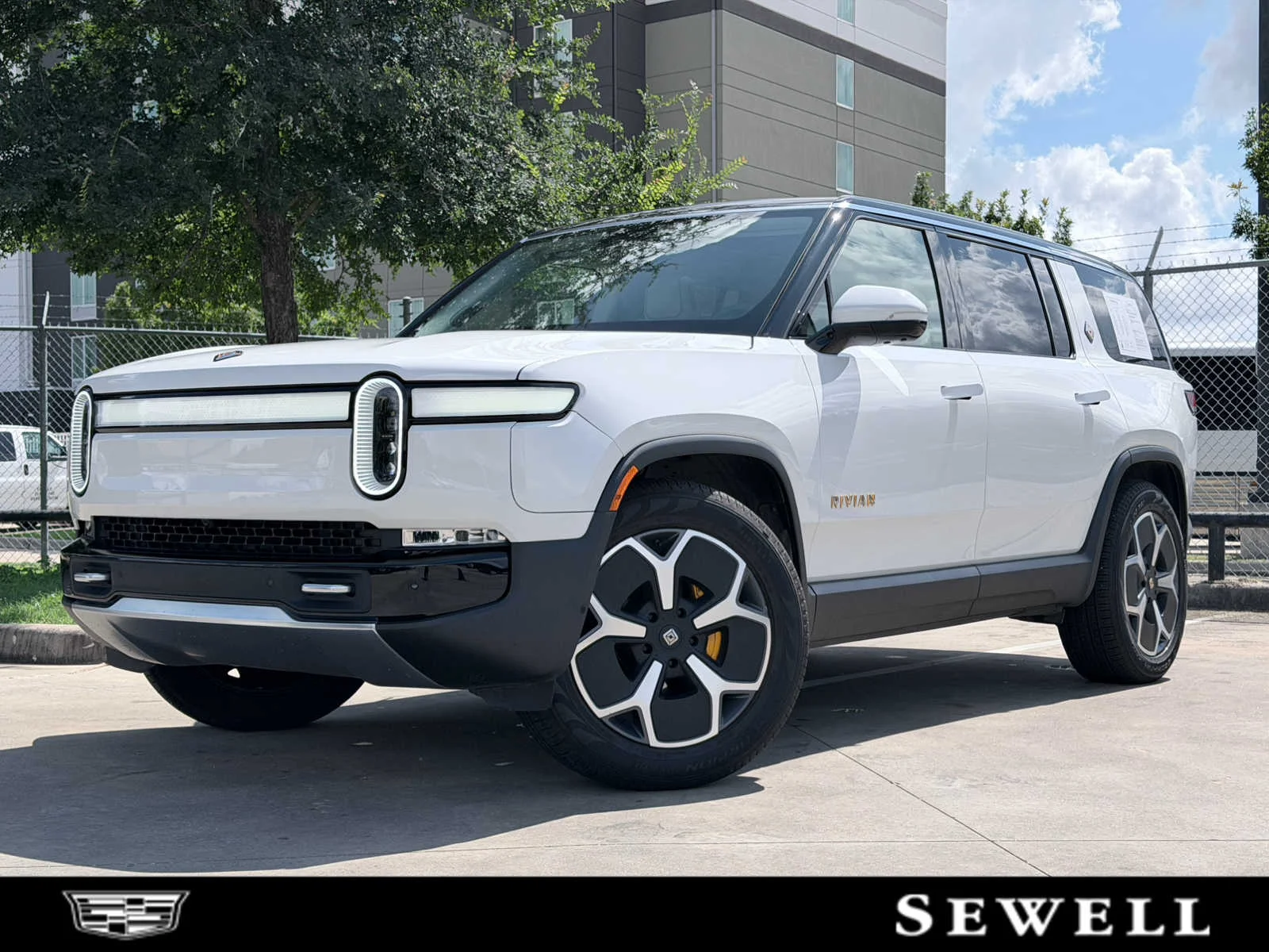 2023 Rivian R1S Adventure Quad-Motor Large Pack's photo