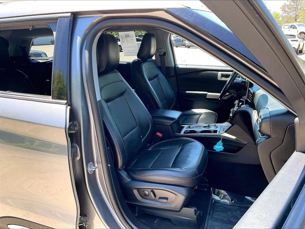Used 2022 Gray Ford Limited image 11