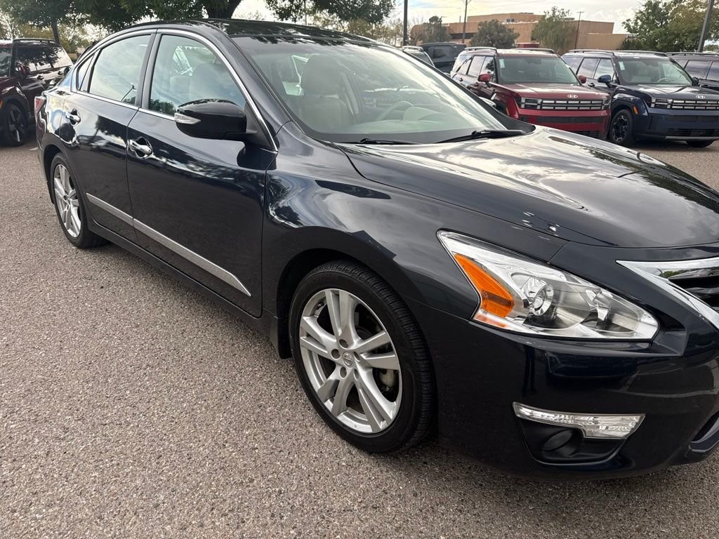 Used 2015 Blue Nissan 3.5 SL image 4