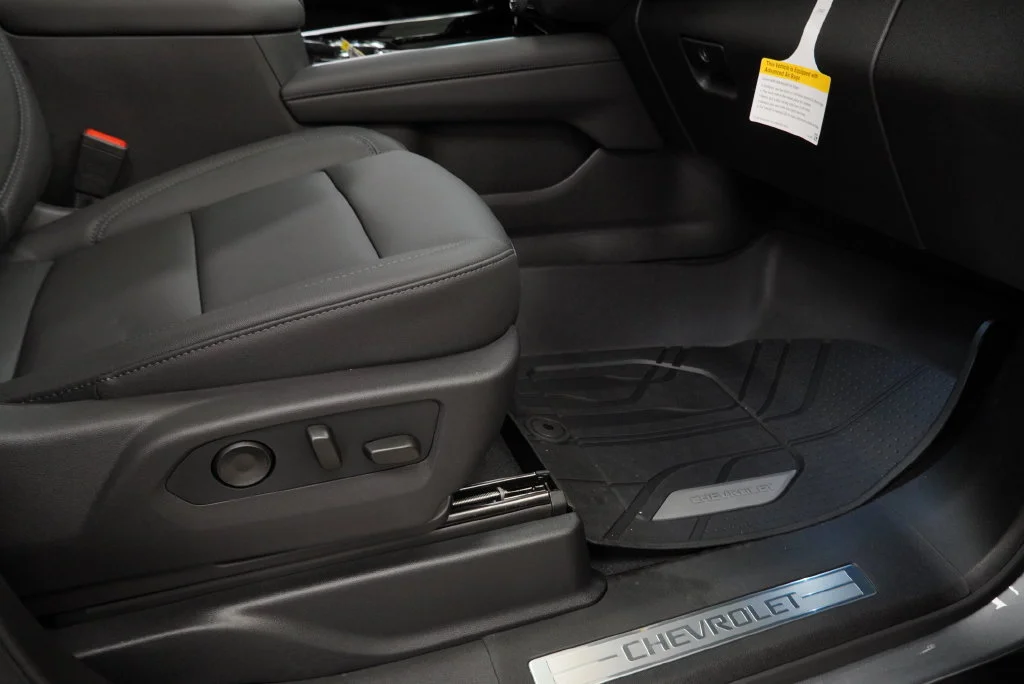 New 2026 Sterling Gray Metallic Chevrolet Z71 image 32